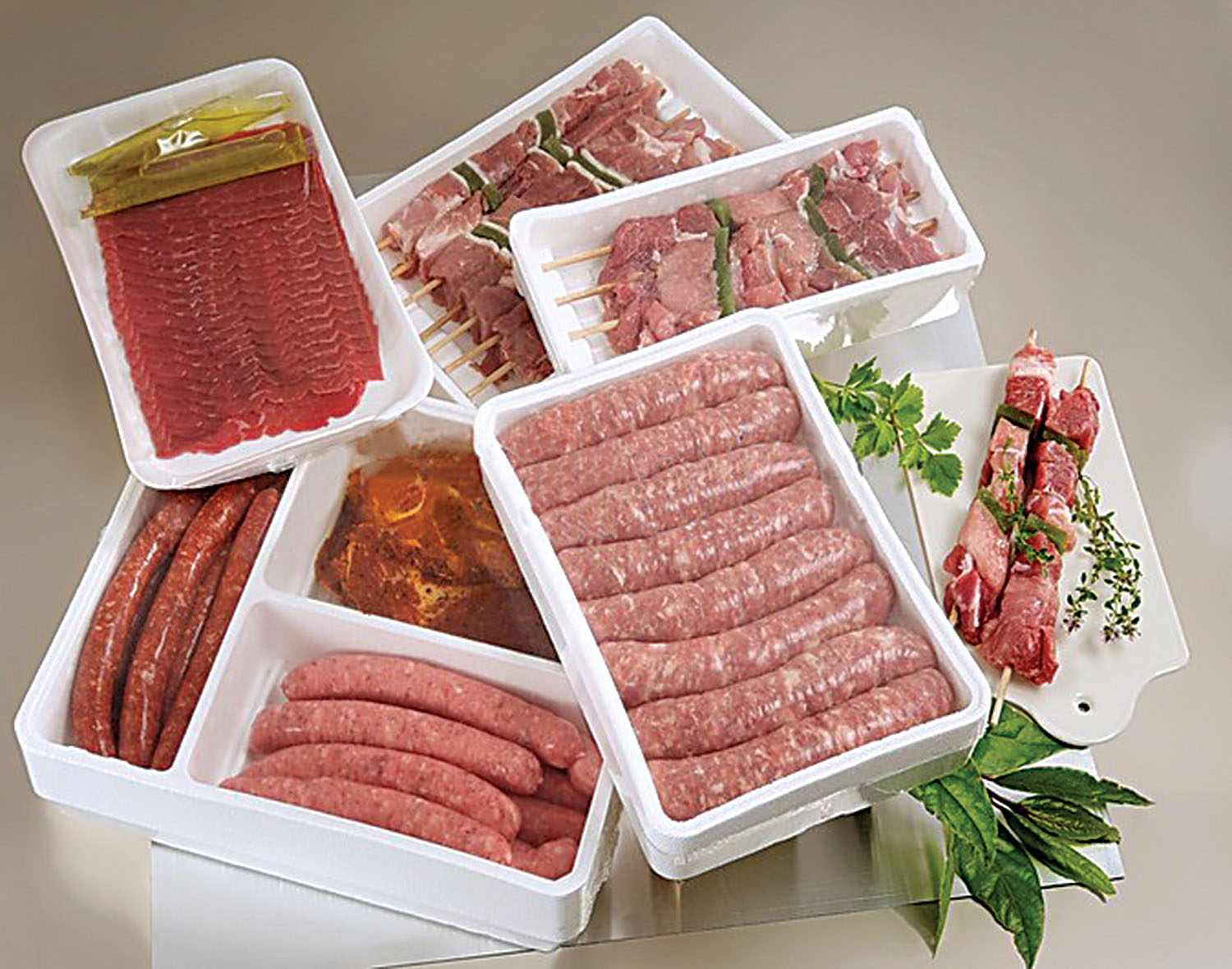Производители мясных продуктов. Мясные полуфабрикаты. Местные полуфабрикаты. Охлажденные полуфабрикаты. Упаковка мясных полуфабрикатов.